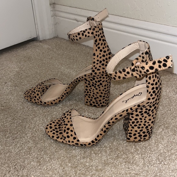 Cheetah Print Thick Heels Size 7 - Picture 3 of 3